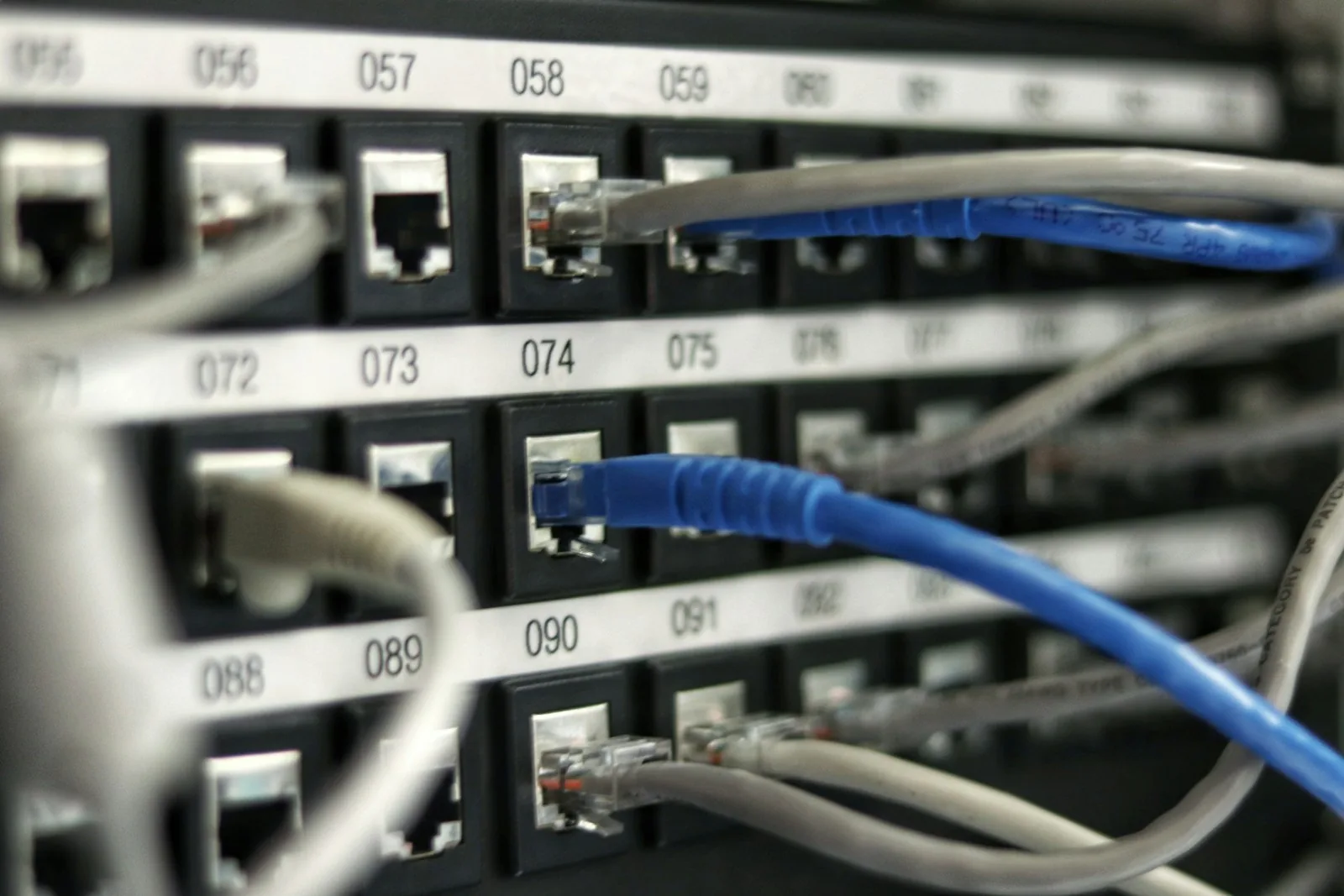 Data hub: orchestrazione flussi dati multi-piattaforma
